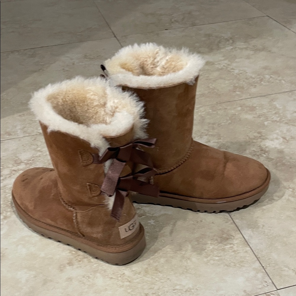 UGG Tan Boots with Cream Fur and Ribbon